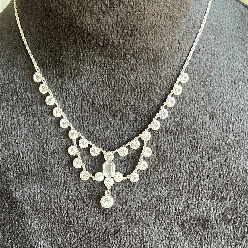 Elegant tiered, Silver tone Necklace with Crystal Accents.8.5 in length.EUC